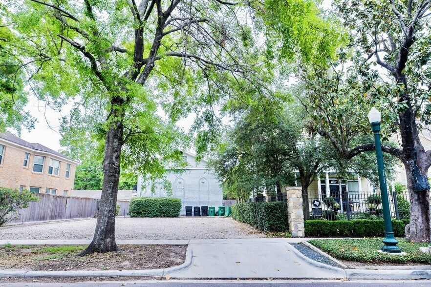 Montrose Multi Family 3.8% interest rate portefeuille de 2 biens à vendre sur LoopNet.fr - Photo de l’immeuble – Image 3 sur 6