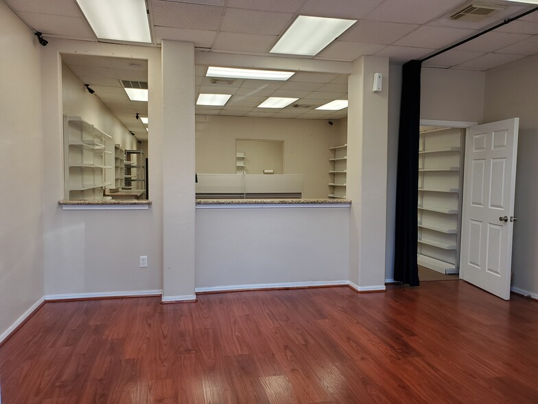 405 E Parkwood Ave, Friendswood, TX à louer - Photo de l’immeuble – Image 1 sur 10