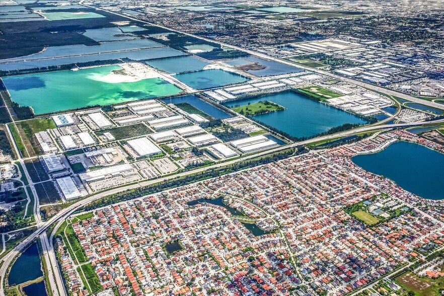 12200 NW 25th St, Miami, FL à louer - Photo de l’immeuble – Image 2 sur 25