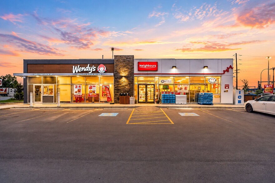 4905 Roper Rd NW, Edmonton, AB à louer - Photo de l’immeuble – Image 2 sur 33