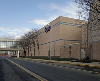Plus de détails pour 30 Mall Dr W, Jersey City, NJ - Local commercial à louer