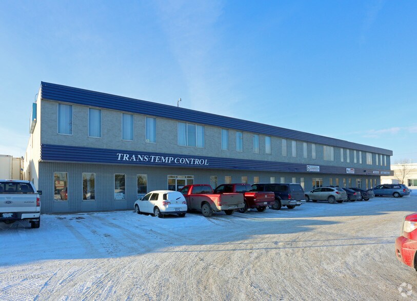 12100-12122 163 St NW, Edmonton, AB à louer - Photo de l’immeuble – Image 3 sur 8