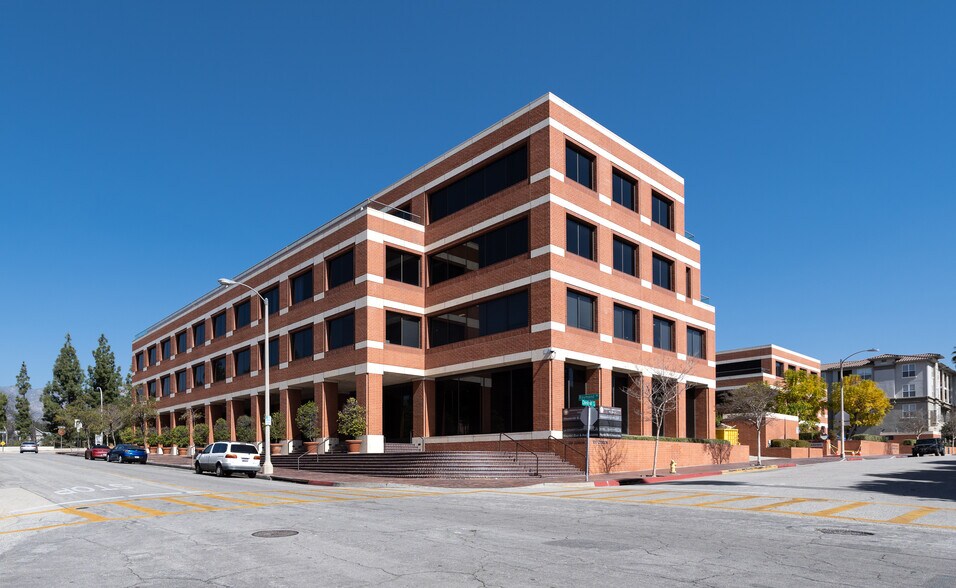100 E Corson St, Pasadena, CA à louer - Photo de l’immeuble – Image 2 sur 13