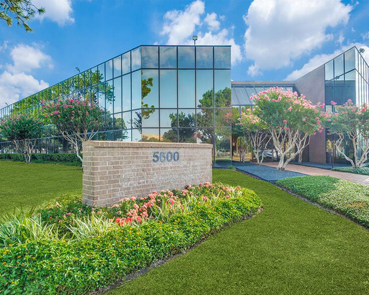 5600 NW Central Dr, Houston, TX à louer - Photo de l’immeuble – Image 1 sur 8