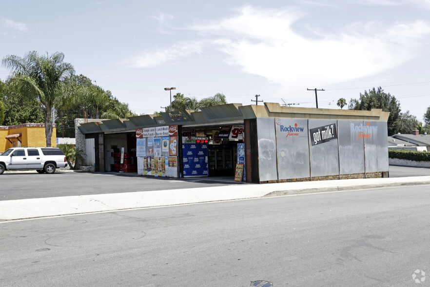 2350 W Whittier Blvd, La Habra, CA à louer - Photo principale – Image 1 sur 6