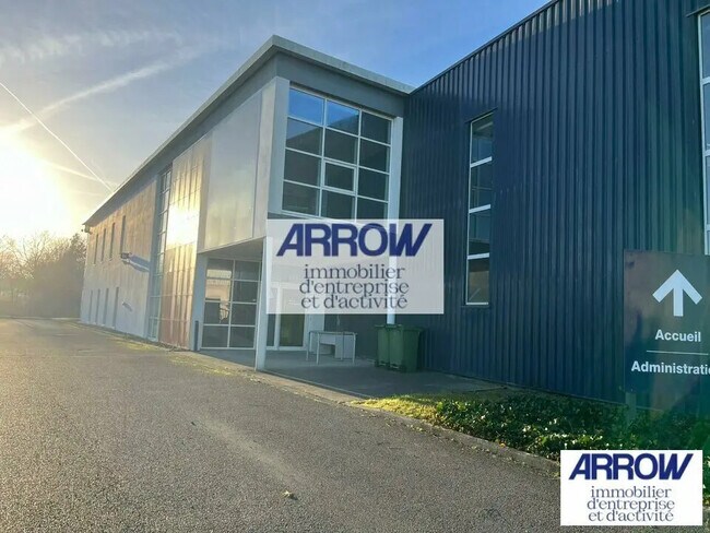 Plus de détails pour Local d’activités à vendre