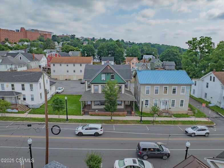 413-455 East St portefeuille de 5 biens à vendre sur LoopNet.fr - Photo de l’immeuble – Image 3 sur 36