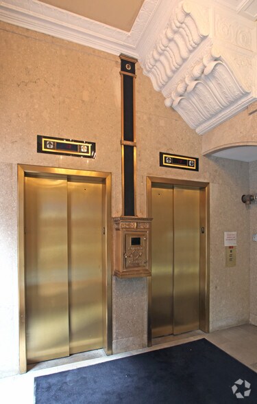 109 Capitol St, Charleston, WV à louer - Hall d’entrée – Image 3 sur 5
