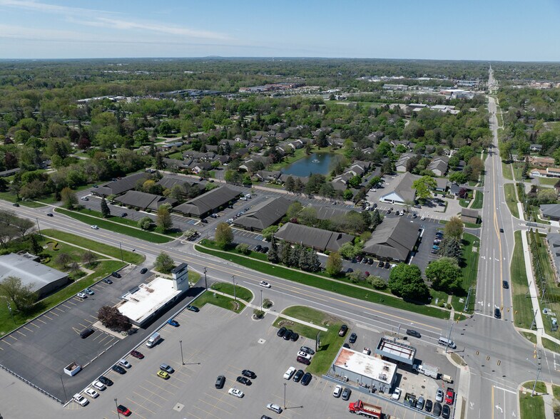 32871 Middlebelt Rd, Farmington Hills, MI à vendre - Photo de l’immeuble – Image 3 sur 12