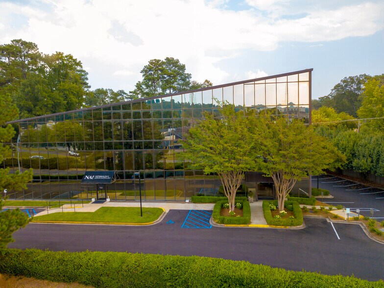 2700 Rogers Dr, Birmingham, AL à louer - Photo de l’immeuble – Image 2 sur 7