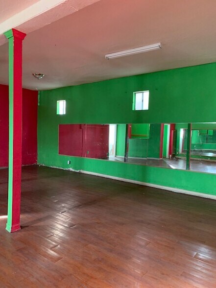 9223 S San Pedro St, Los Angeles, CA à vendre - Photo de l’immeuble – Image 2 sur 2