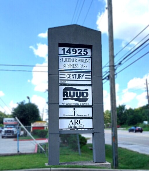 14925 Stuebner Airline Rd, Houston, TX à louer - Photo de l’immeuble – Image 3 sur 3