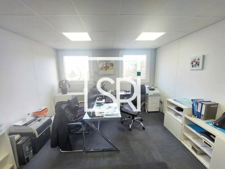 Bureau dans Clermont-Ferrand à vendre - Photo de l’immeuble – Image 2 sur 10