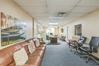 175 Commerce Dr, Hauppauge, NY à louer Photo intérieure– Image 2 sur 12