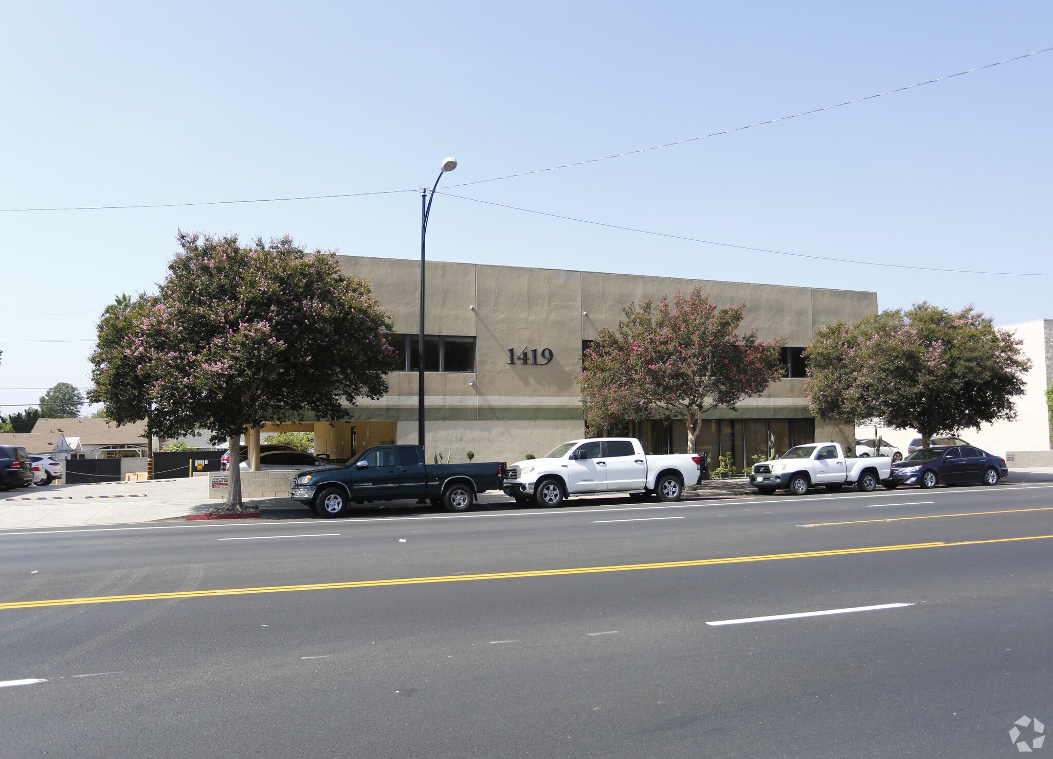 1419 N San Fernando Blvd, Burbank, CA à louer Photo principale– Image 1 sur 15