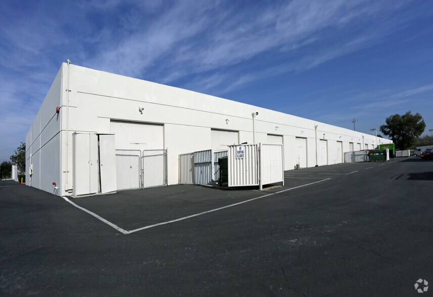 14182 Central Ave, Chino, CA à louer - Photo de l’immeuble – Image 2 sur 2