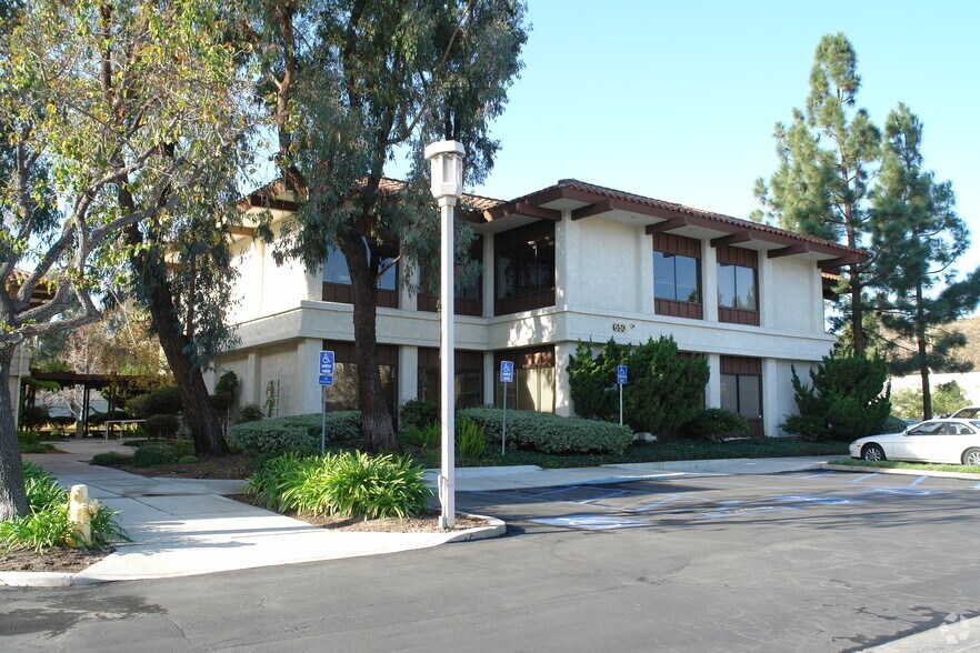 Central Westlake Village-  Abundant parking, Westlake Village, CA à louer - Photo de l’immeuble – Image 1 sur 4