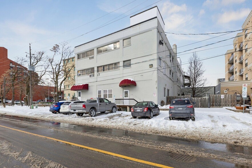 251 Colborne St, Brantford, ON à vendre - Photo de l’immeuble – Image 2 sur 5
