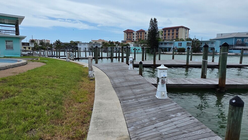 625 Bay Esplanade, Clearwater, FL à vendre - Photo de l’immeuble – Image 3 sur 10