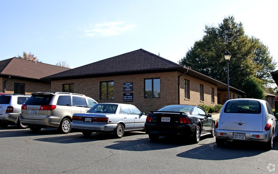 4331-4335 Ridgewood Center Dr, Woodbridge, VA à louer - Photo principale – Image 1 sur 2