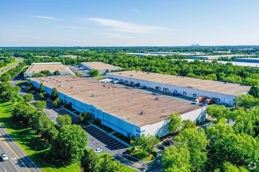 13827 Carowinds Blvd, Charlotte, NC à louer - Aérien – Image 1 sur 6