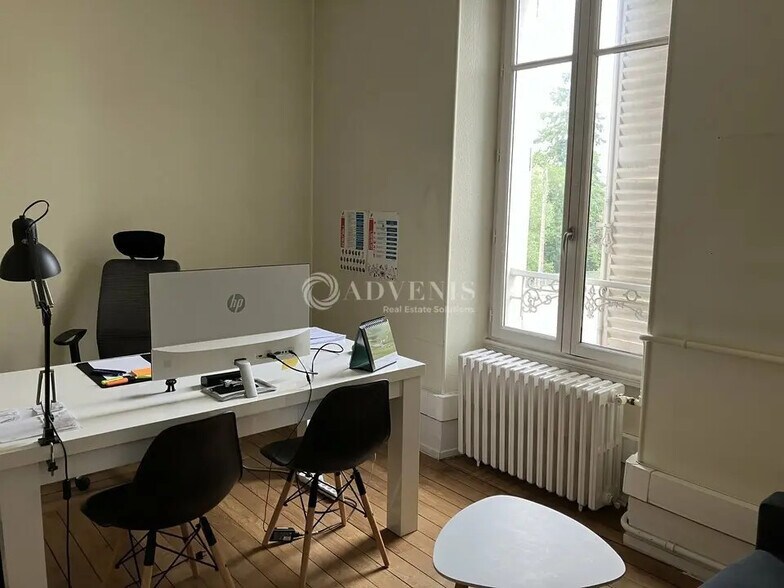 Bureau dans Bourges à louer - Photo de l’immeuble – Image 2 sur 3