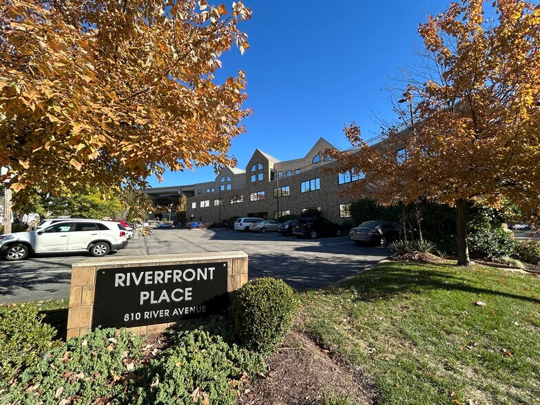 810 River Ave, Pittsburgh, PA à louer - Photo principale – Image 1 sur 11