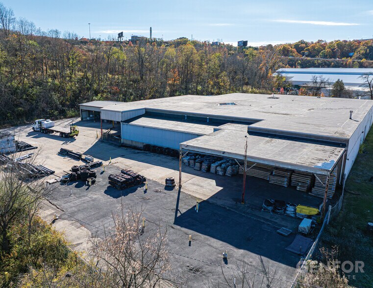 6000 Scott Rd, Coraopolis, PA à vendre - Photo de l’immeuble – Image 3 sur 11