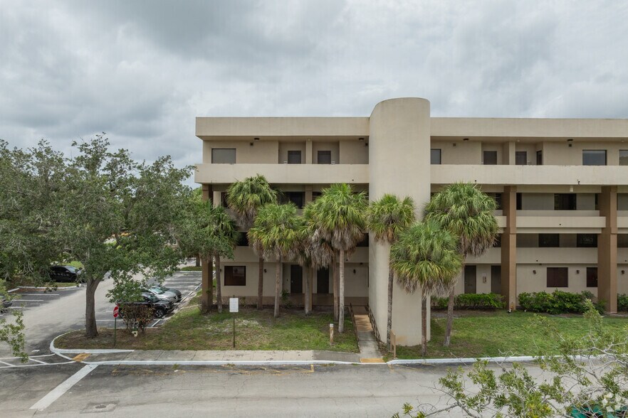 3800 Inverrary Blvd, Lauderhill, FL à vendre - Photo de l’immeuble – Image 3 sur 24