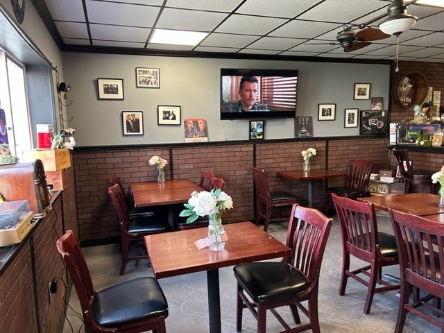 4490 Middle Country Rd, Calverton, NY à louer Photo de l’immeuble– Image 1 sur 13