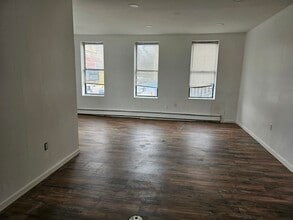 2914 Glenwood Rd, Brooklyn, NY à louer Photo intérieure– Image 1 sur 2