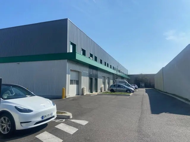 12 Rue Léopha, Mions à louer - Photo de l’immeuble – Image 1 sur 5