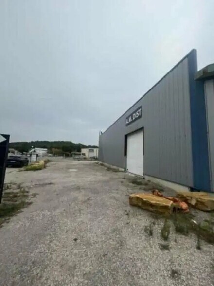 Industriel/Logistique dans Piolenc à louer - Photo de l’immeuble – Image 1 sur 3