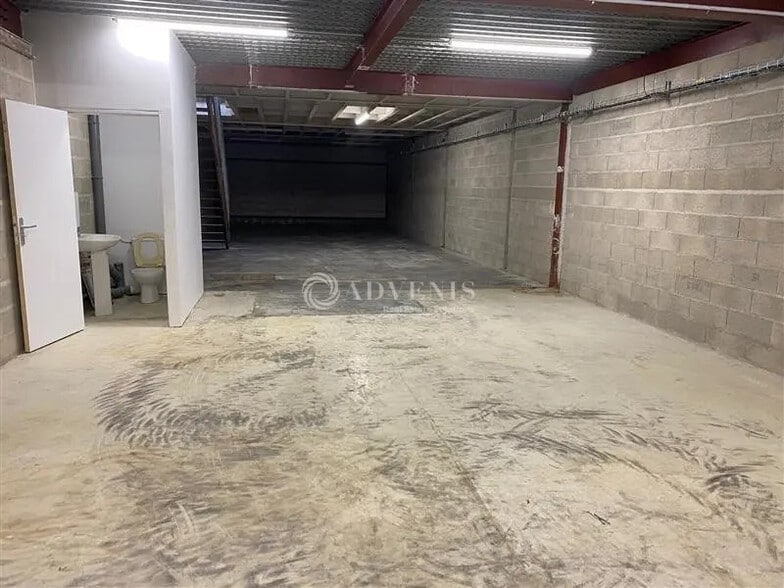 Local d’activités dans Roissy-en-Brie à louer - Photo intérieure – Image 2 sur 7