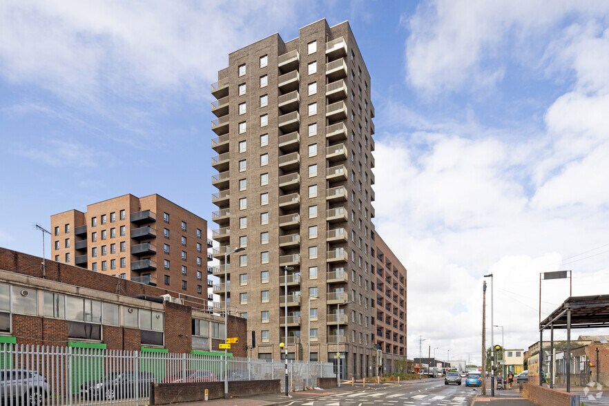 12 Crossness Yard, Barking à louer - Photo de l’immeuble – Image 3 sur 4
