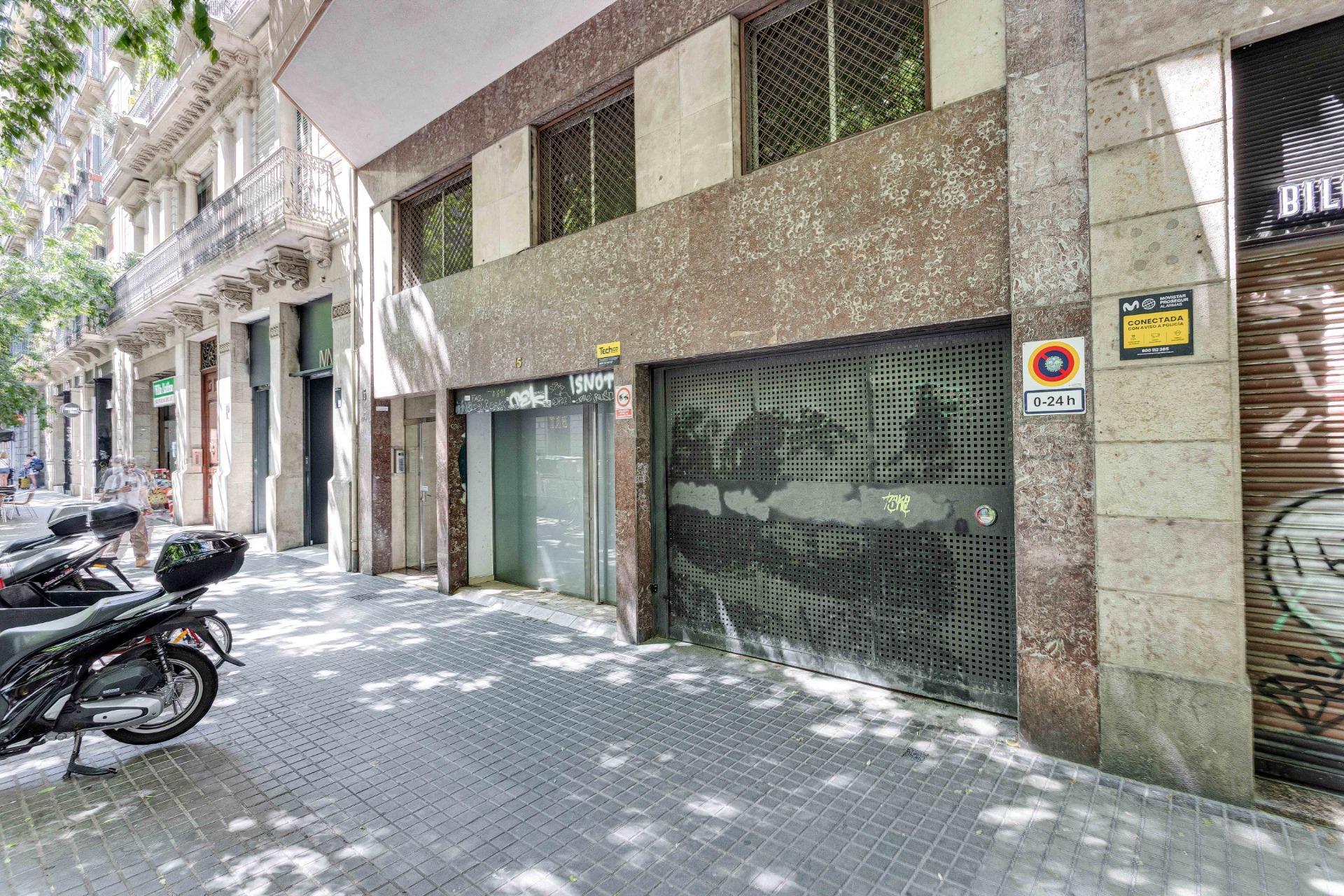 Immeuble residentiel dans Barcelone, Barcelona à vendre Photo principale– Image 1 sur 2