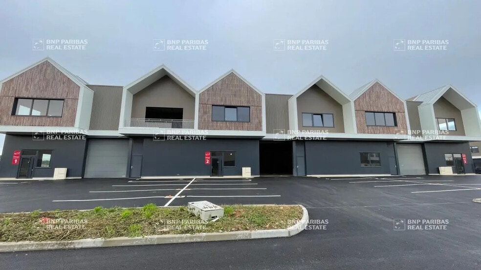 Local d'activités dans Flins-sur-Seine à vendre - Photo de l’immeuble – Image 2 sur 8