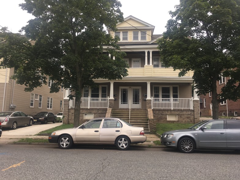 28 Hale St, New Brunswick, NJ à vendre - Photo principale – Image 1 sur 37
