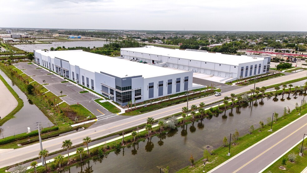 16351 Lee, Fort Myers, FL à louer - Photo de l’immeuble – Image 1 sur 16