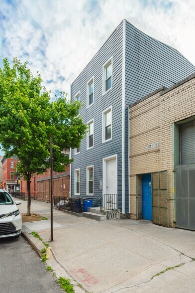76 Java St, Brooklyn, NY à vendre - Photo de l’immeuble – Image 2 sur 15