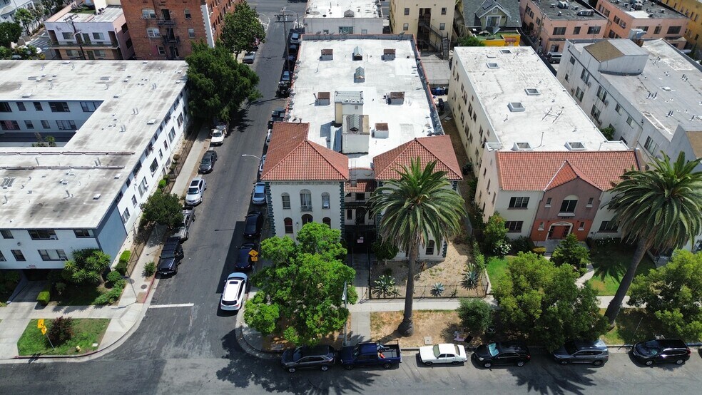2910 Leeward Ave, Los Angeles, CA à vendre - Photo de l’immeuble – Image 3 sur 10
