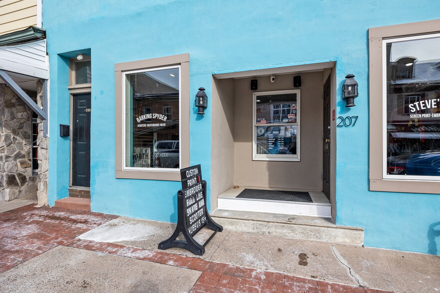 207 Mill St, Bristol, PA à vendre - Photo de l’immeuble – Image 2 sur 26