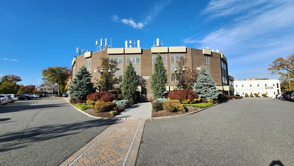 2 W Northfield Rd, Livingston, NJ à louer - Photo de l’immeuble – Image 3 sur 13