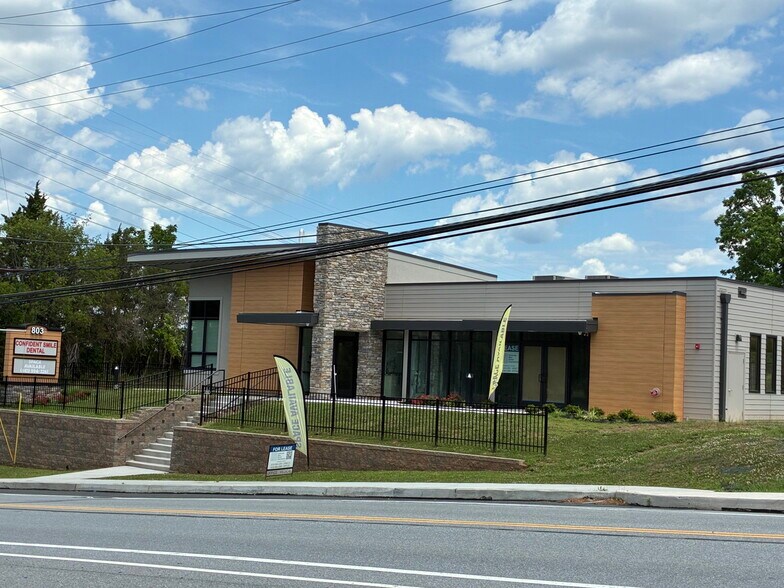 803 W Main St, Collegeville, PA à louer - Photo de l’immeuble – Image 1 sur 5
