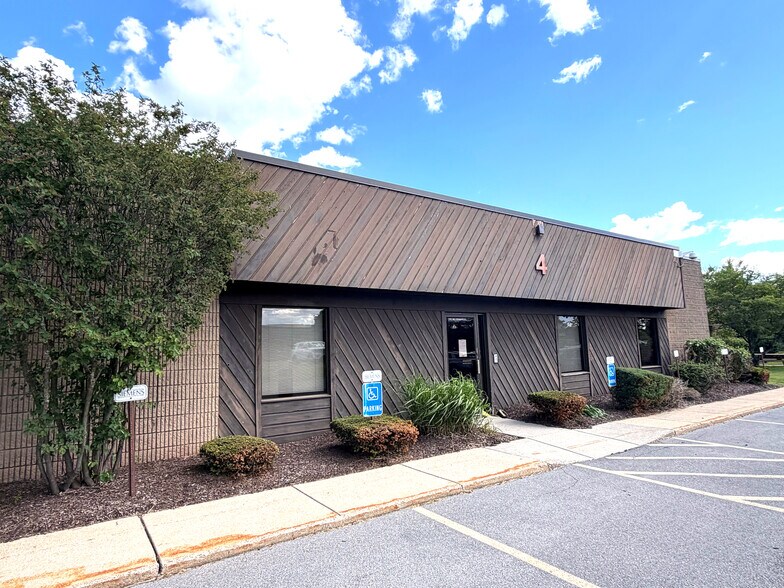 6075 E Molloy Rd, Mattydale, NY à louer - Photo de l’immeuble – Image 1 sur 11