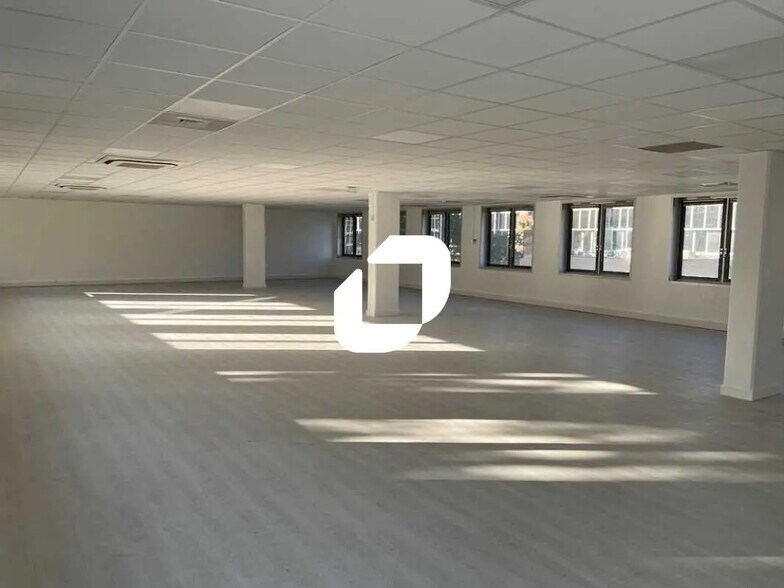 Bureau dans Saint-Germain-en-Laye à louer - Photo de l’immeuble – Image 1 sur 4