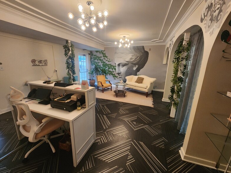 10 S Crenshaw Ave, Richmond, VA à louer - Photo de l’immeuble – Image 3 sur 51