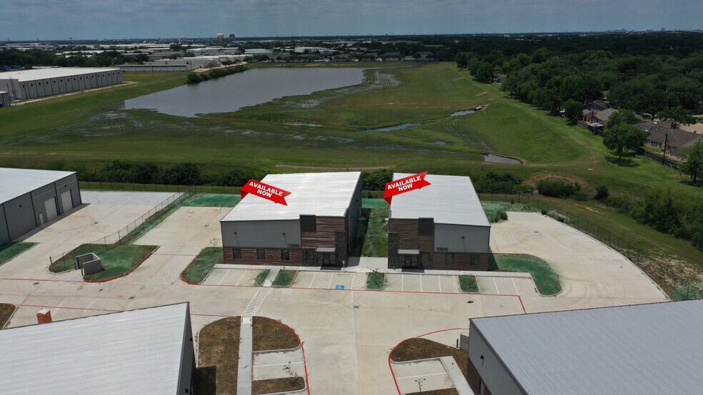 13600 S Gessner Rd, Missouri City, TX à vendre - Photo de l’immeuble – Image 2 sur 39