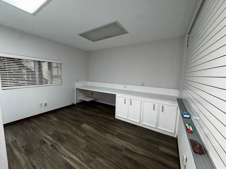 9123 Thomasville Dr, Houston, TX à louer - Photo de l’immeuble – Image 3 sur 26