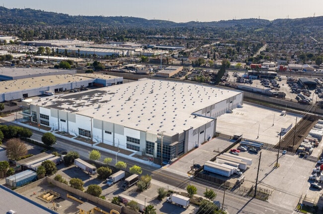 Plus de détails pour 15010 Don Julian Rd, City of Industry, CA - Industriel/Logistique à louer